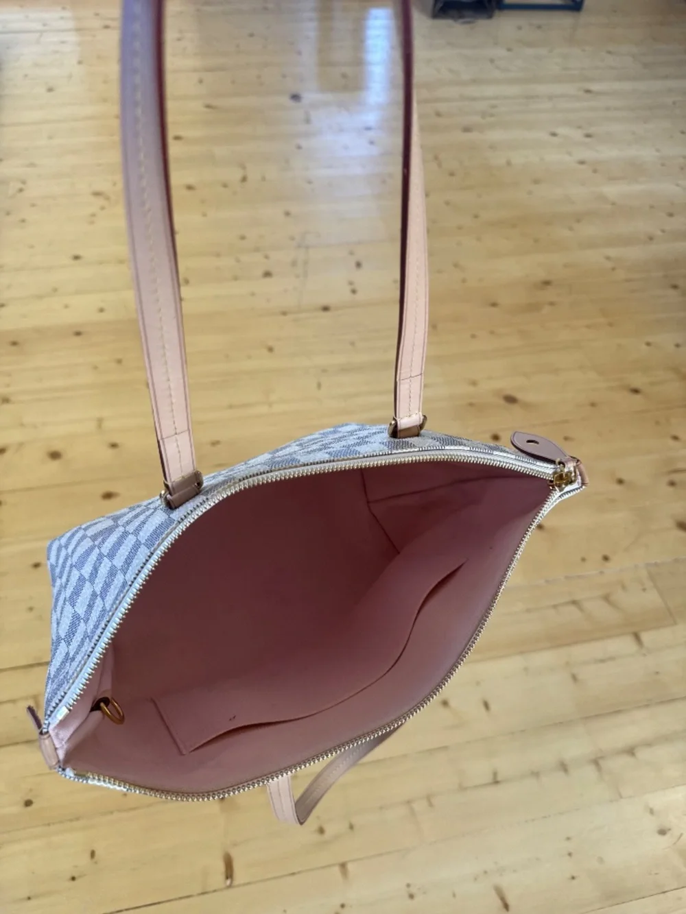 Never worn Authentic Damier Azur Lena PM Louis Vuitton